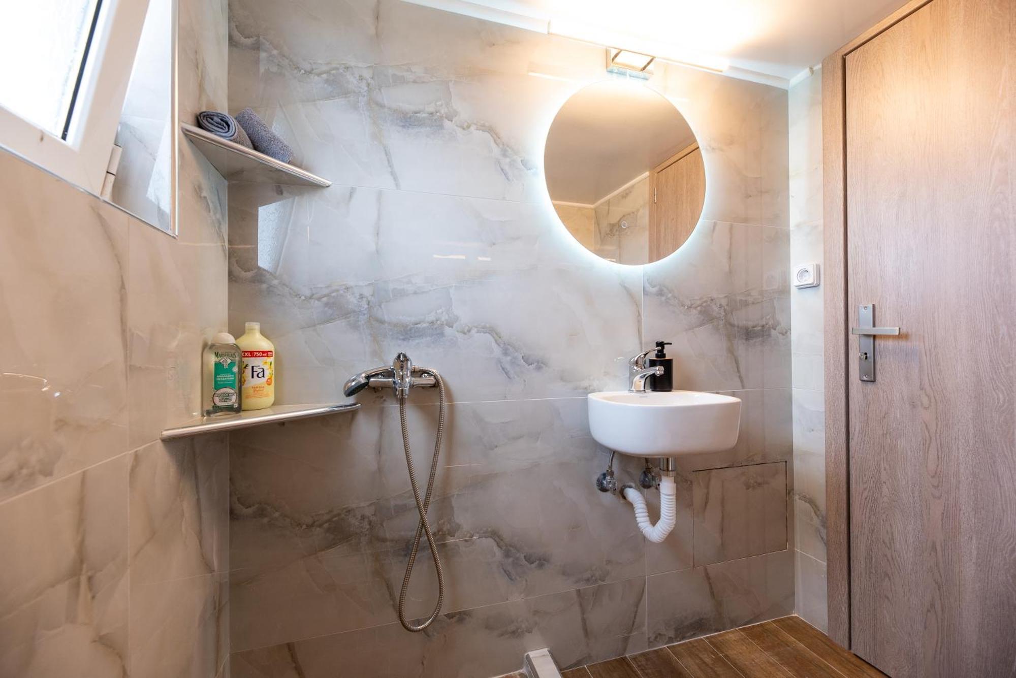 Demi'S Apartments Near Athen'S Airport 아르테미다 외부 사진